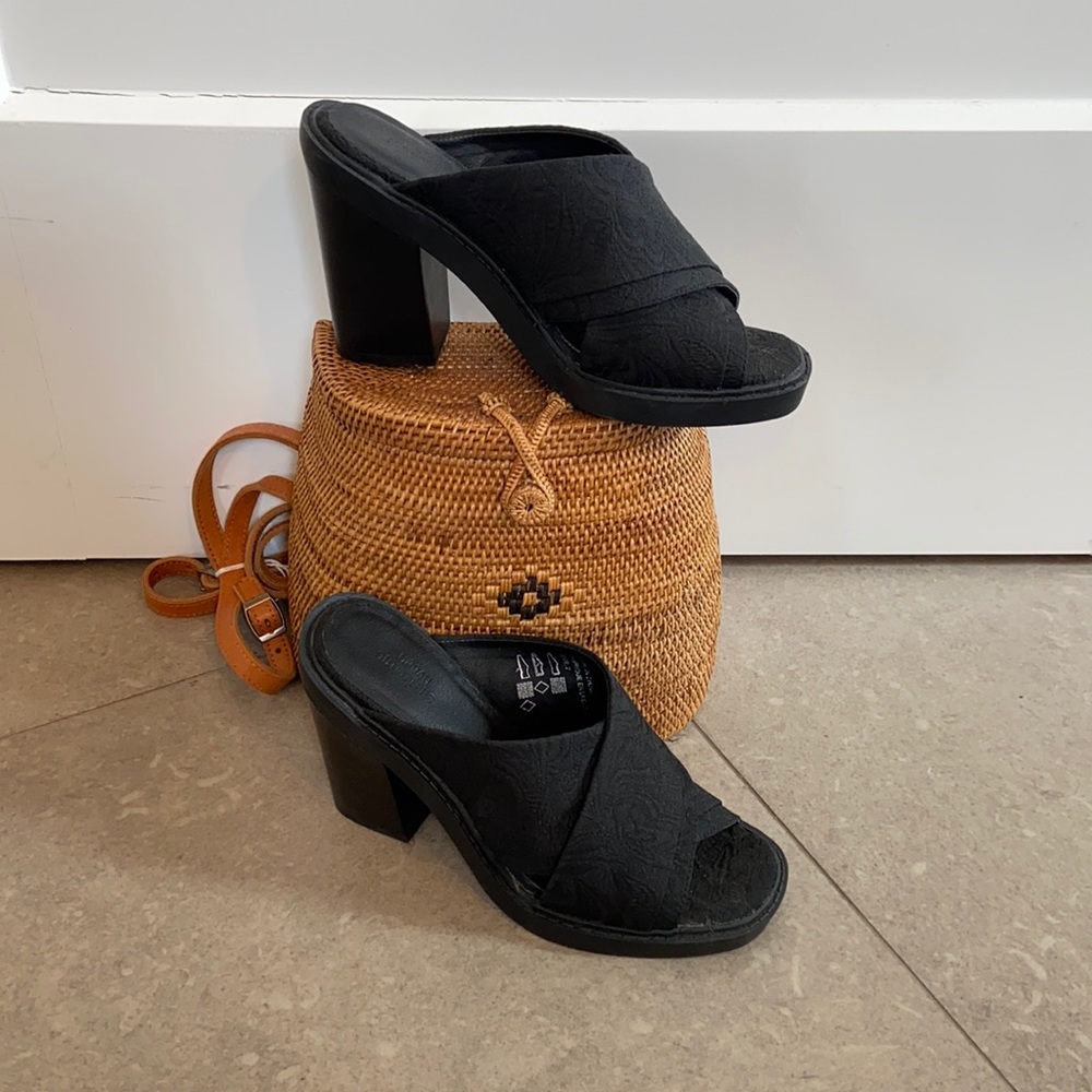 Block heel mules